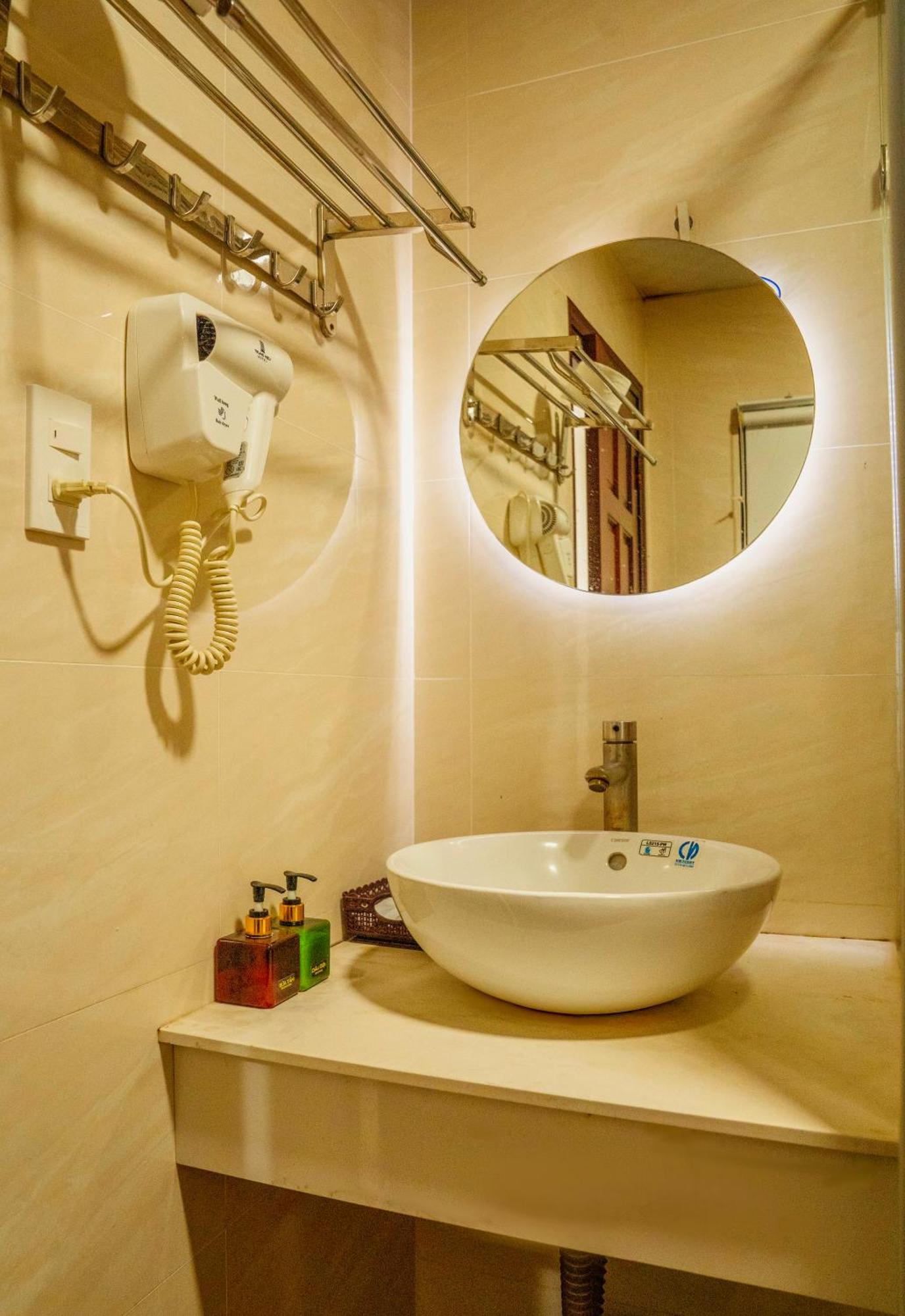 Khach San Trung Hieu Vung Tau Hotel Екстериор снимка